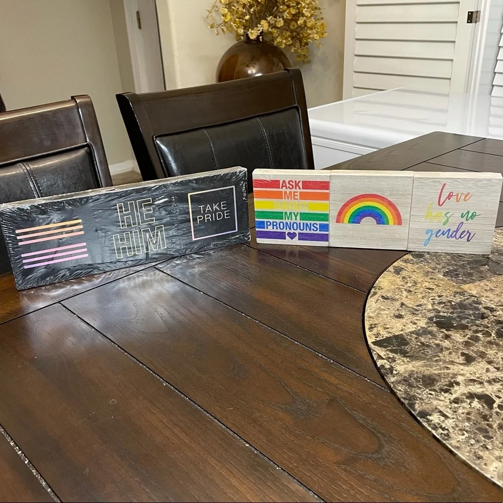 2 PCS 3-count mini sign displays “TAKE PRIDE” “LOVE HAS NO GENDER” logo
