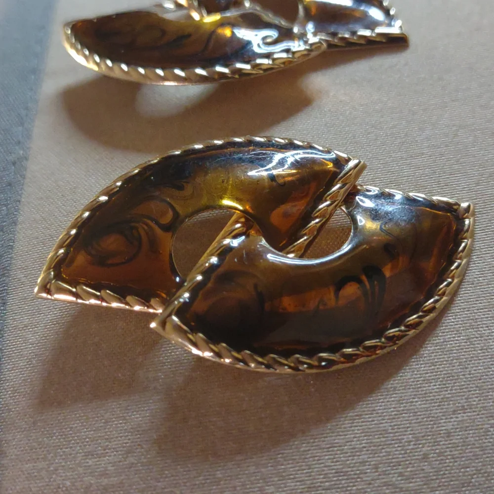 Vintage Brown Goldtone graphic earrings