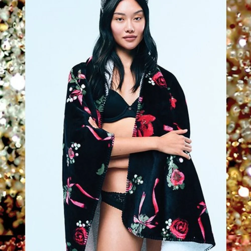🎅 VICTORIA'S SECRET Throw Blanket 🎅