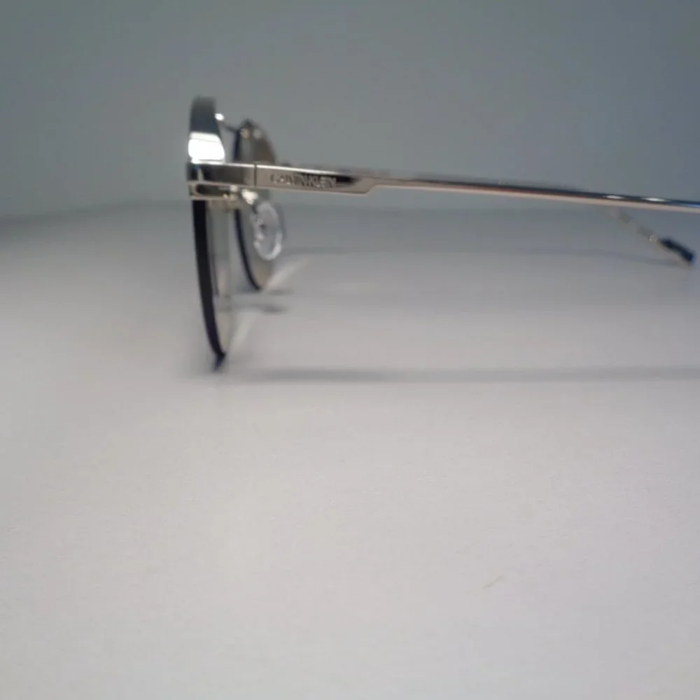 Calvin Klein glamour uv light