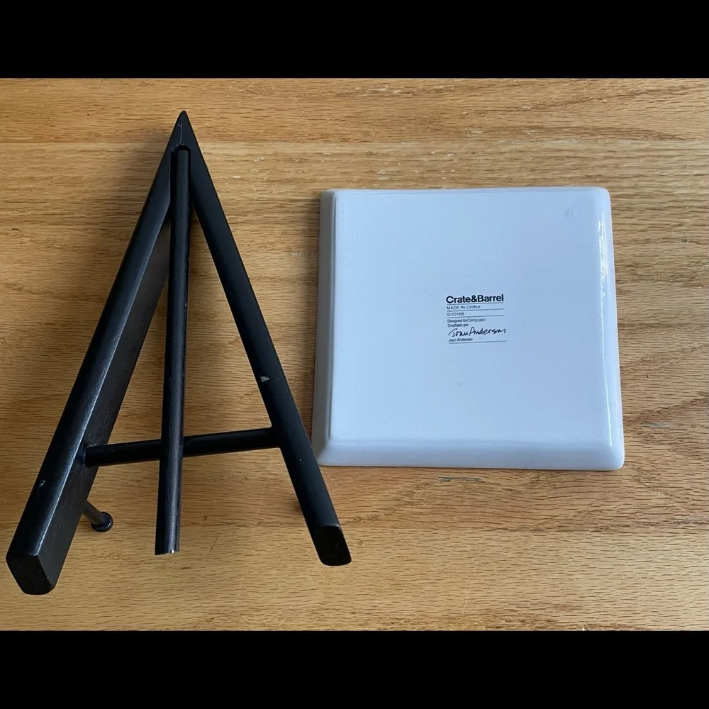 EUC Crate & Barrel Christmas Appetizer Plate by Joan Anderson + Display Stand