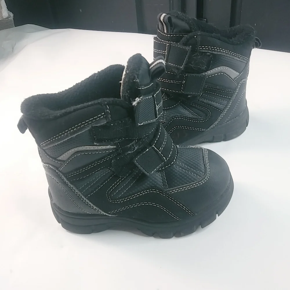 Childrens Place 10 Toddler Boys Black Snow Boots