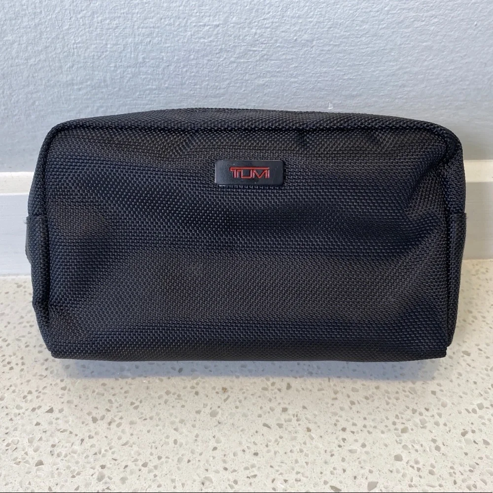 Tumi travel packing cube / bath storage / cosmetic