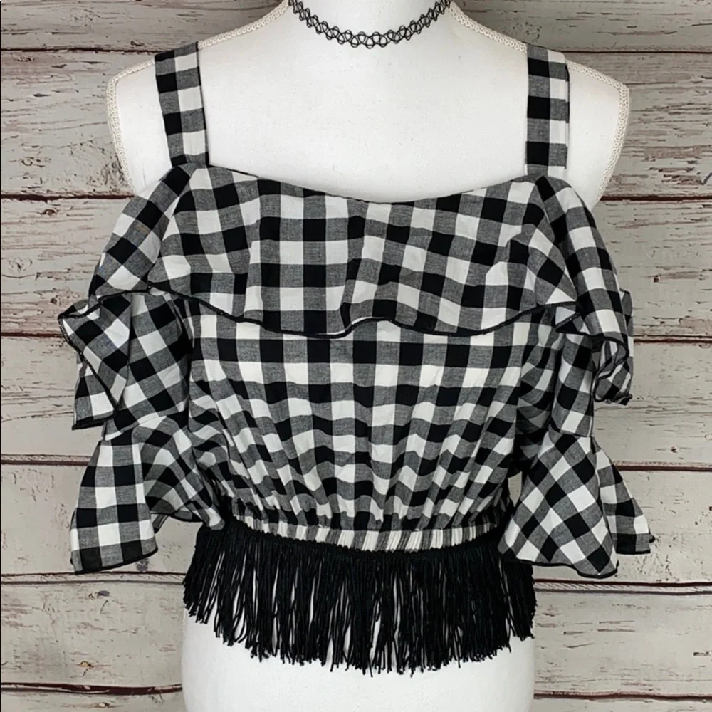 NWOT Buffalo Plaid Crop Tassel Top Medium