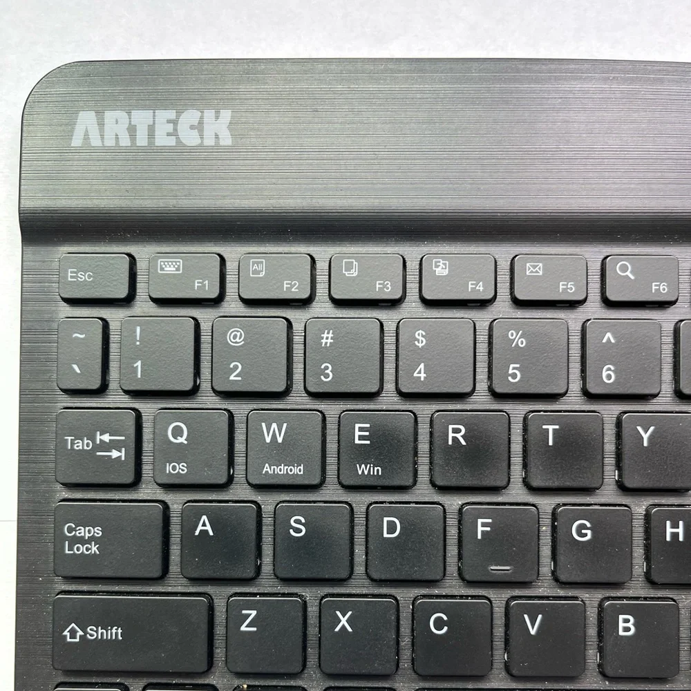 Arteck HB030B Bluetooth keyboard