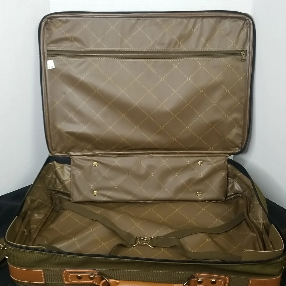 VINTAGE MEMBERS ONLY OLIVE GREEN SUITCASE/ CARRY-ON LUGG 14