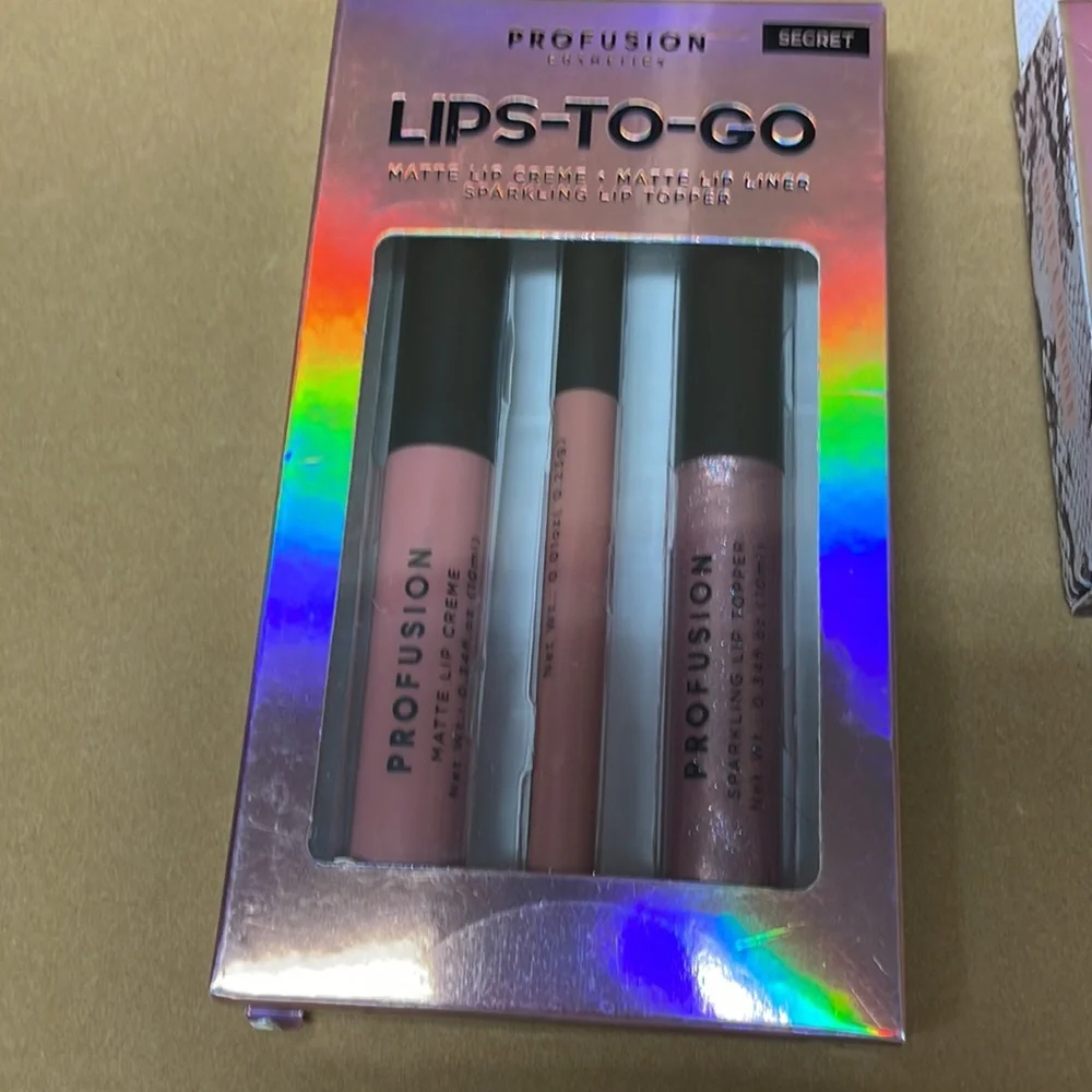 Make up bundle shadow palette, lips to go, waterproof mascara, eyelash curler