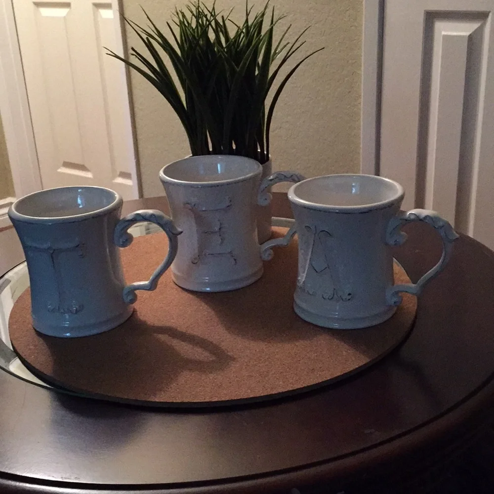 Pier 1 set 3 cup color white and gold