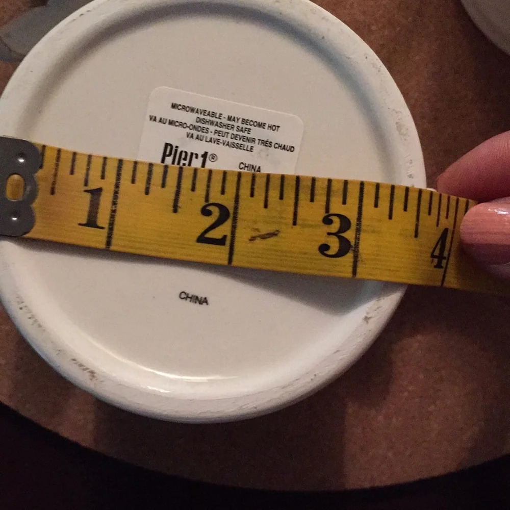 Pier 1 set 3 cup color white and gold