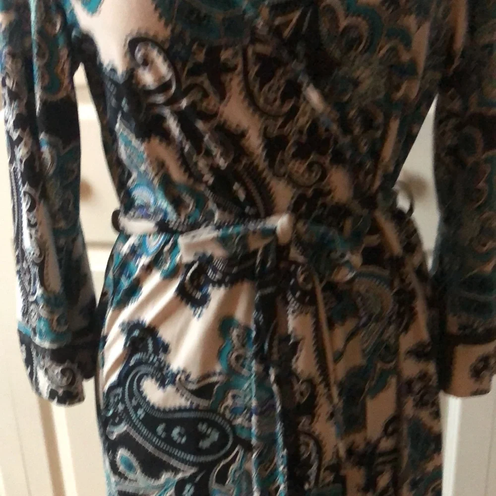 Linea Donatella blue paisley short robe