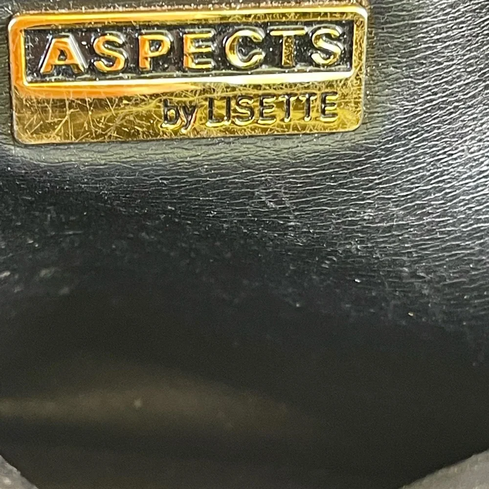 ASPECTS stains black
