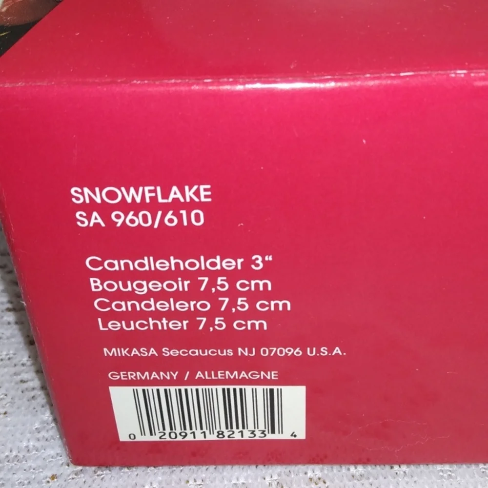 Mikasa Snowflake Candleholder in box. Etched heavy glass