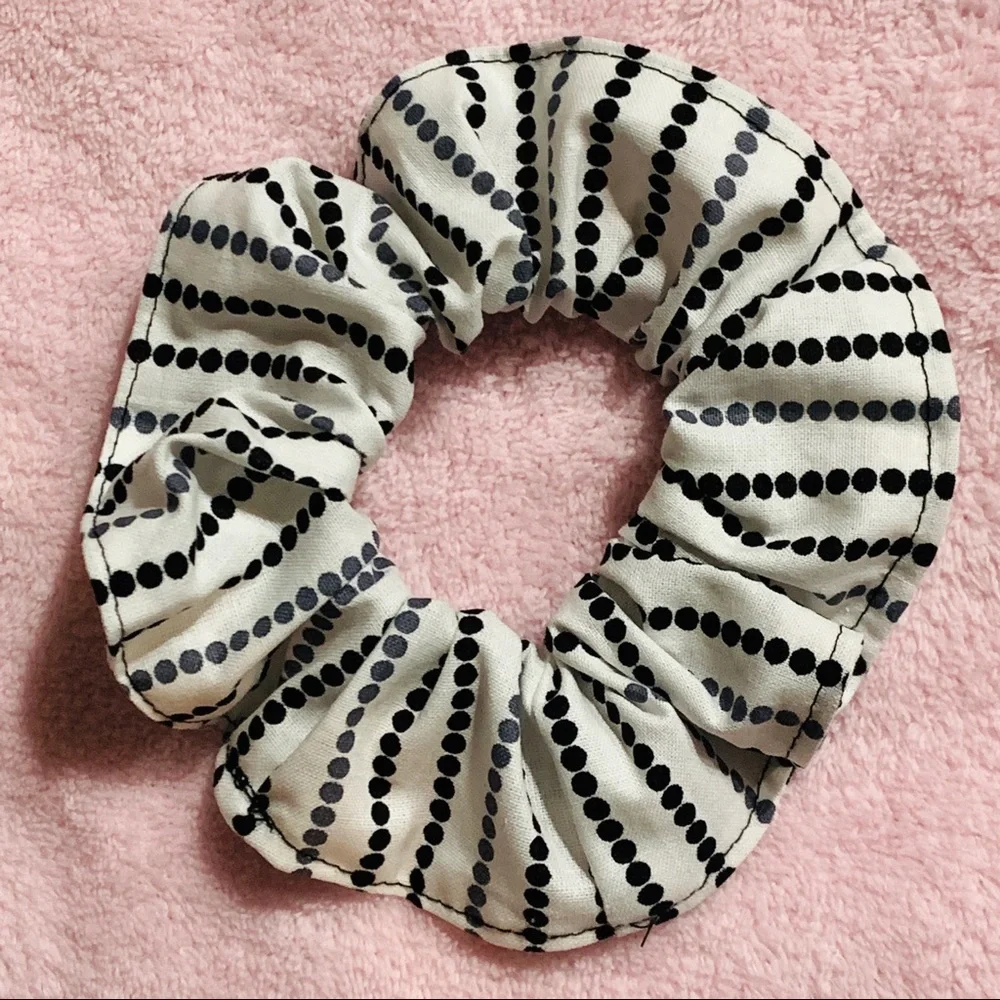 Non branded scrunchies pack