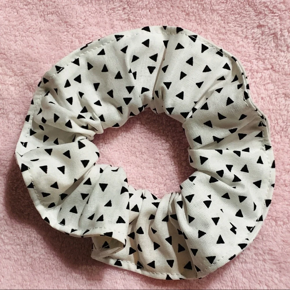 Non branded scrunchies pack