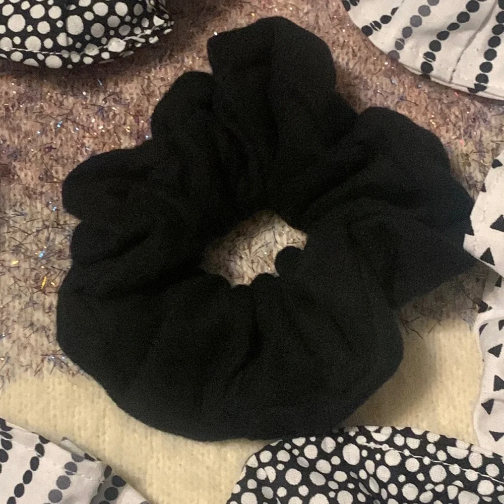 Non branded scrunchies pack