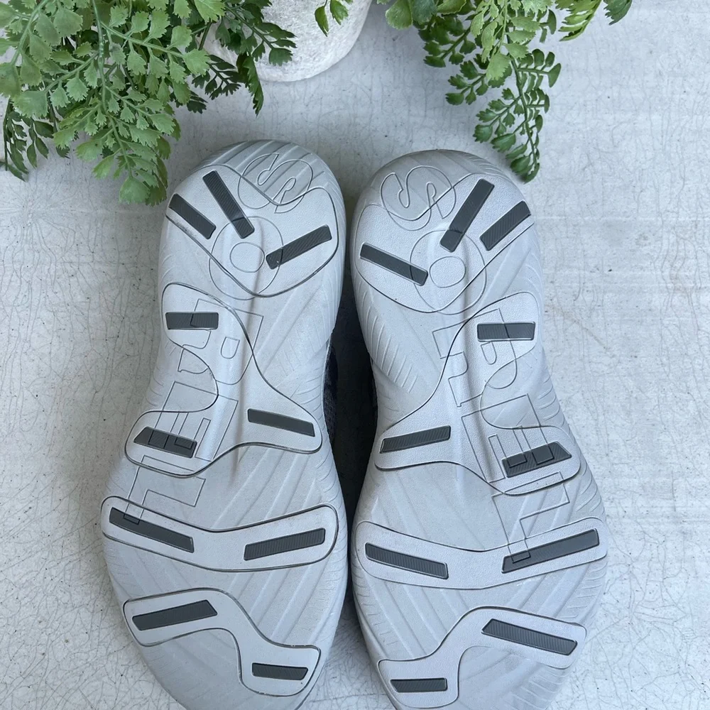 Sorel gently used