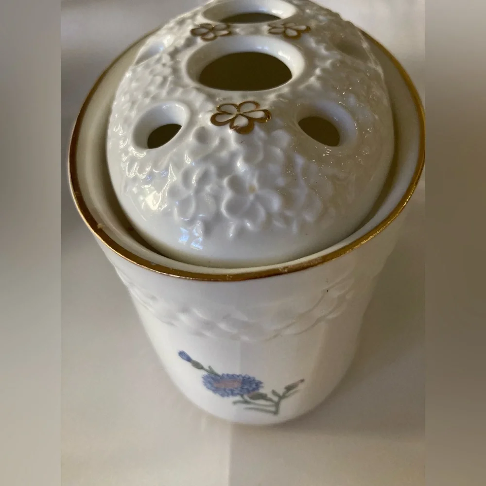 Aynsley Wild Tudor toothbrush holder