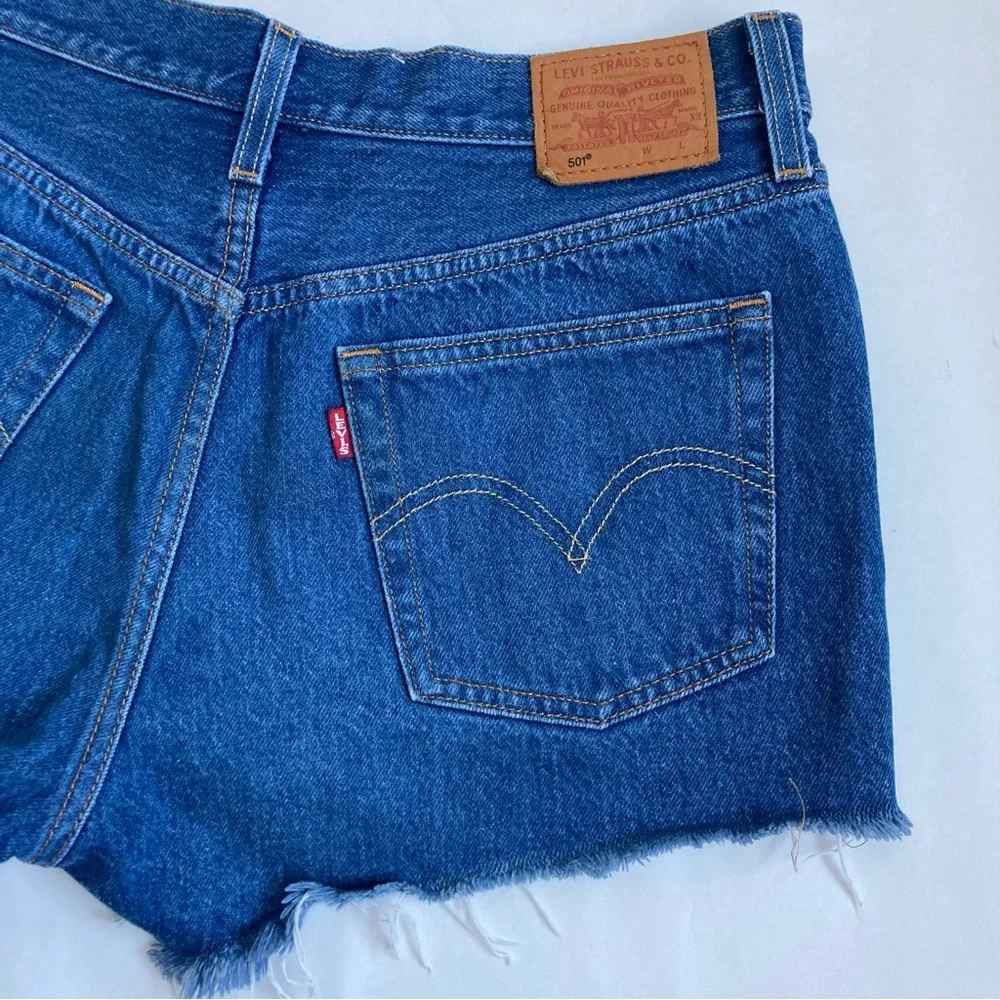 Levis rise or inseam