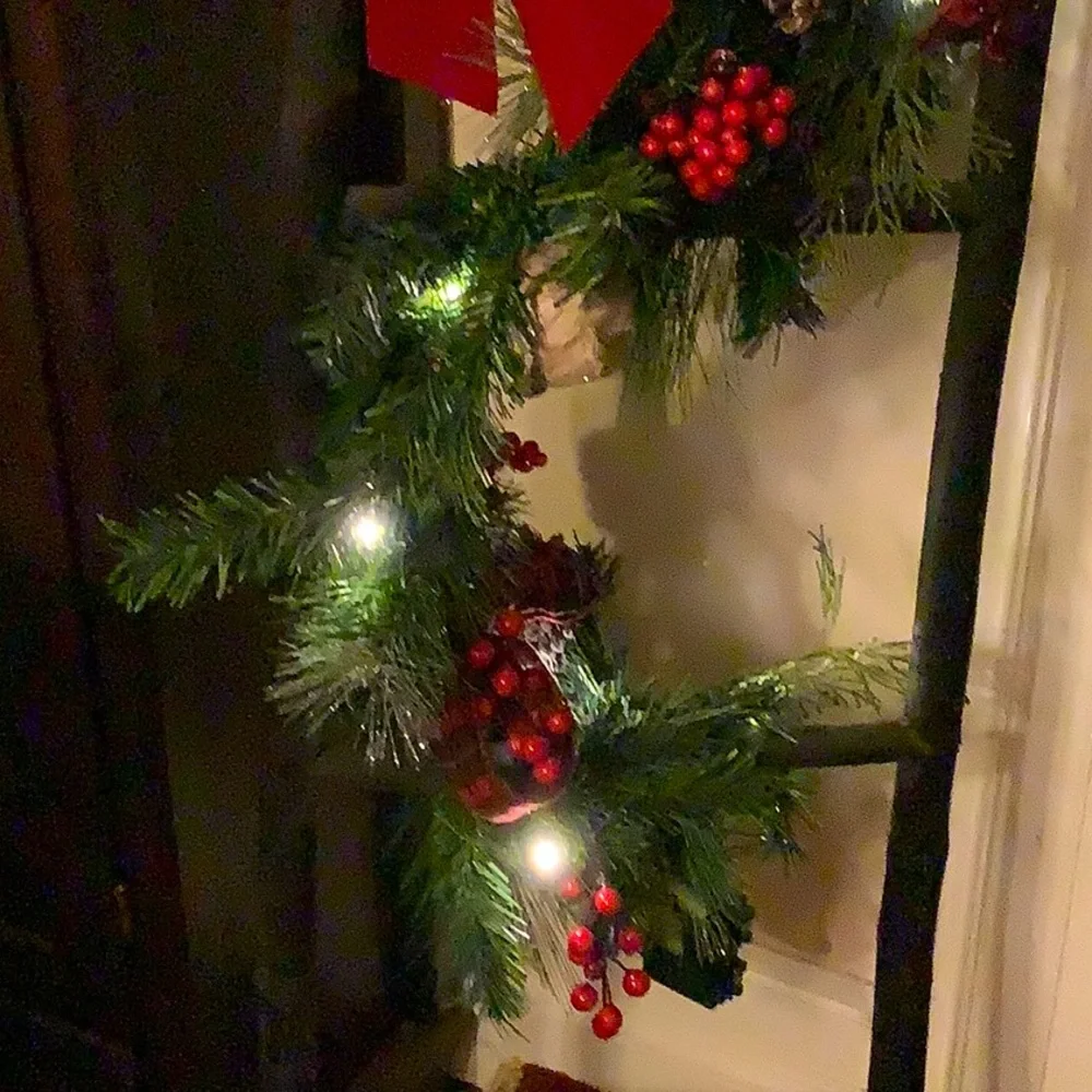 Ridgefield Home berries garland features