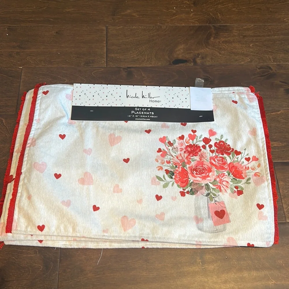 4 Nicole Miller Valentines Day Placemats White Red Pink Hearts Love