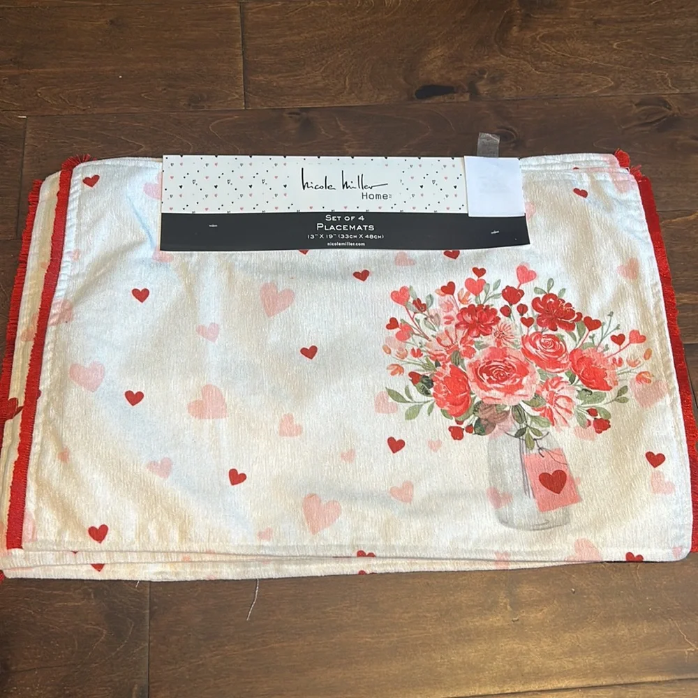 4 Nicole Miller Valentines Day Placemats White Red Pink Hearts Love