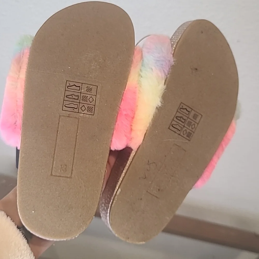 NWT Tahari girls fluff glitter slides size 13