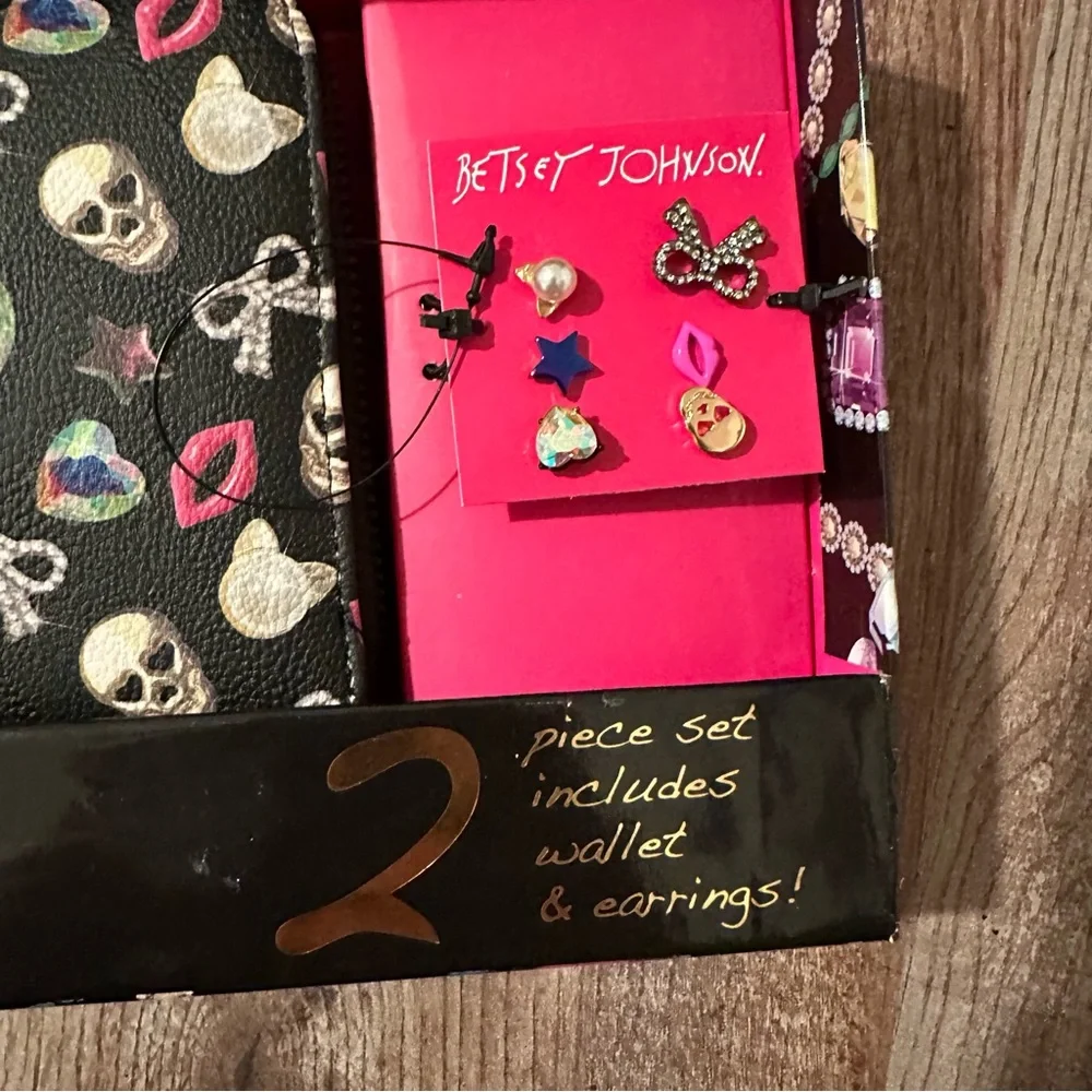 Betsey Johnson wallet set tags