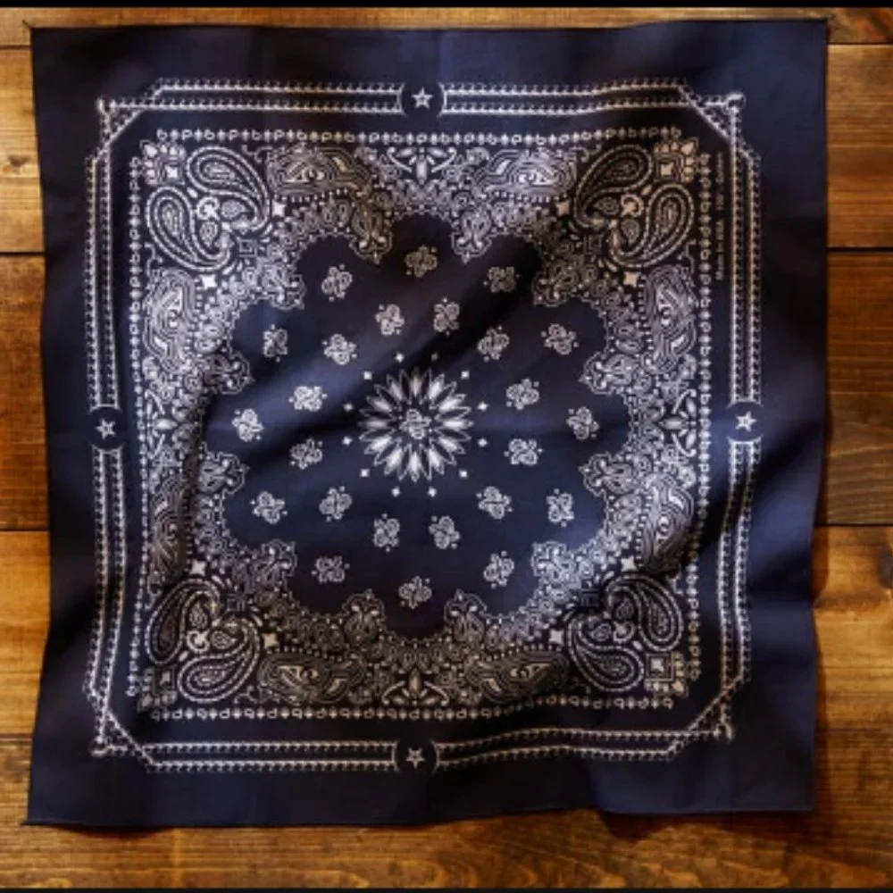 Marlboro Blue Paisley Square 22