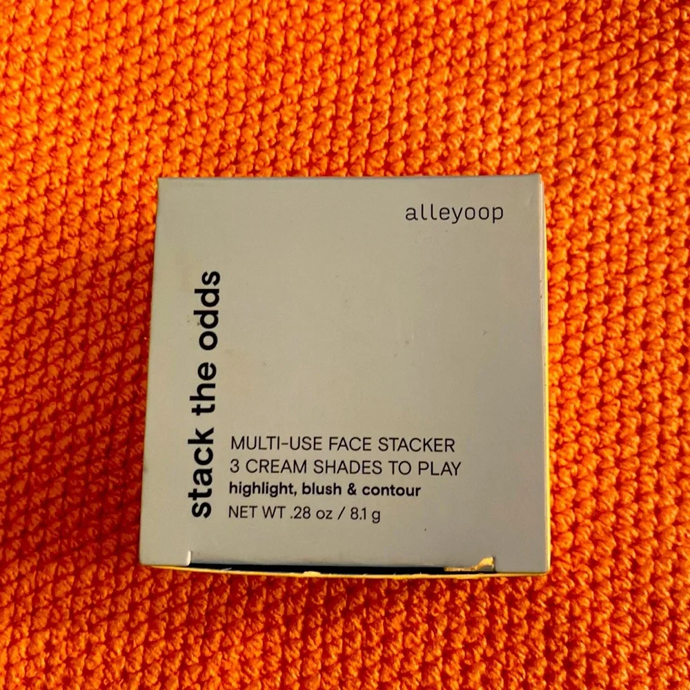 Alleyoop multi use face stacker, three cream shades