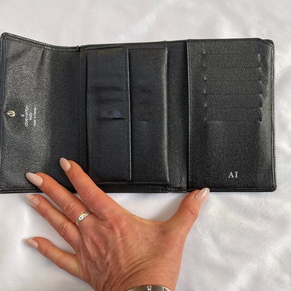 Auc Louis Vuitton Epi Leather black Snappy Vintage wallet/purse SP1028