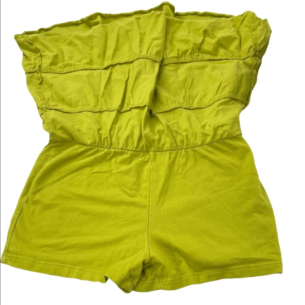 1989 Place underneath skirt