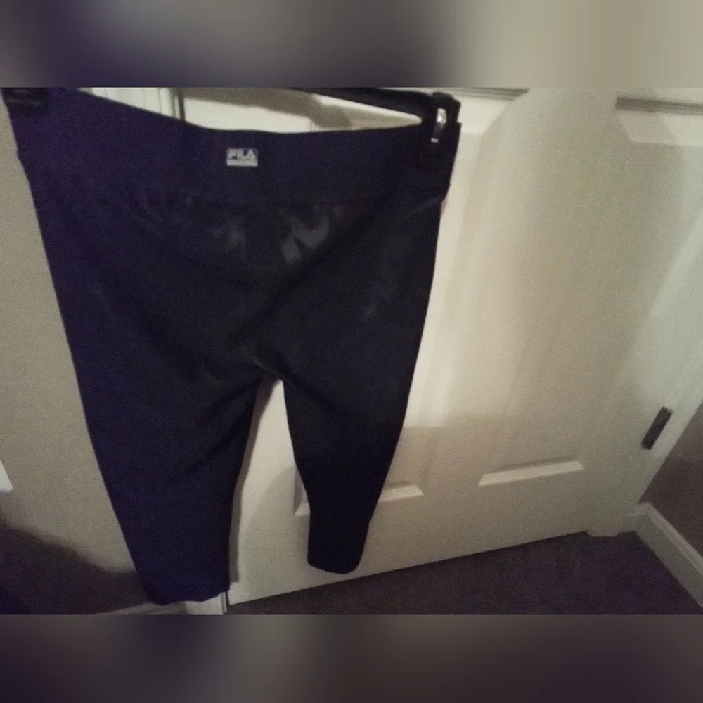 Women's EUC Fila leggings
