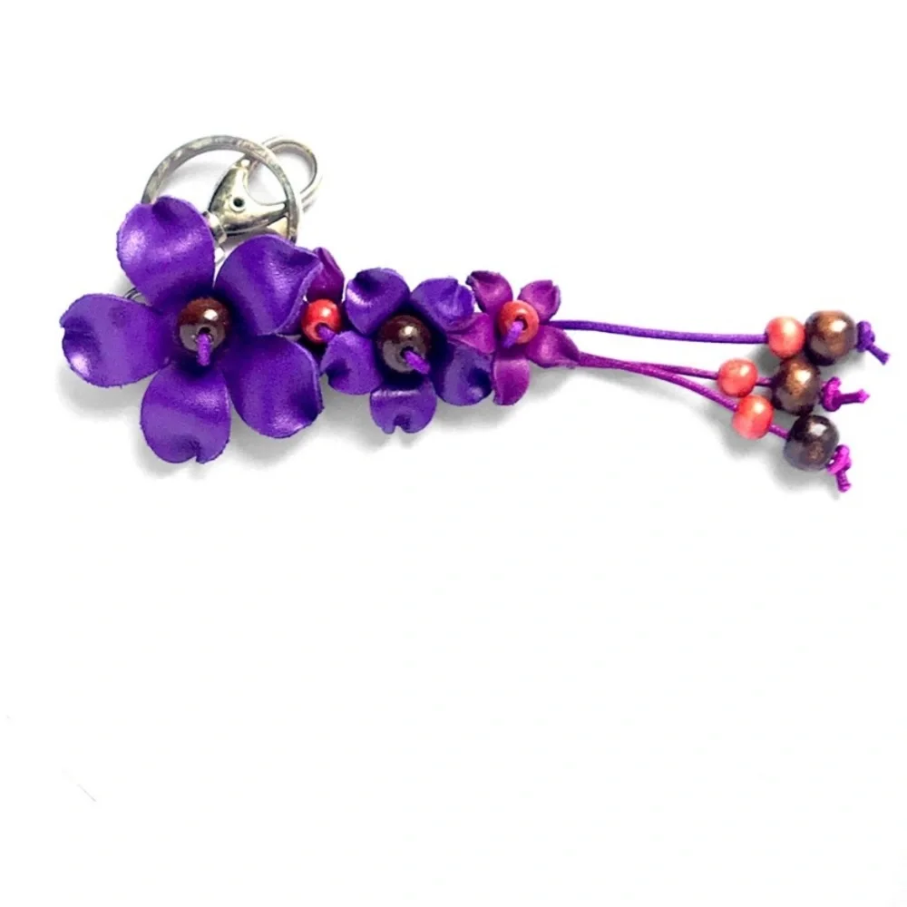 New Genuine Leather Handmade Women’s Flower Keychain