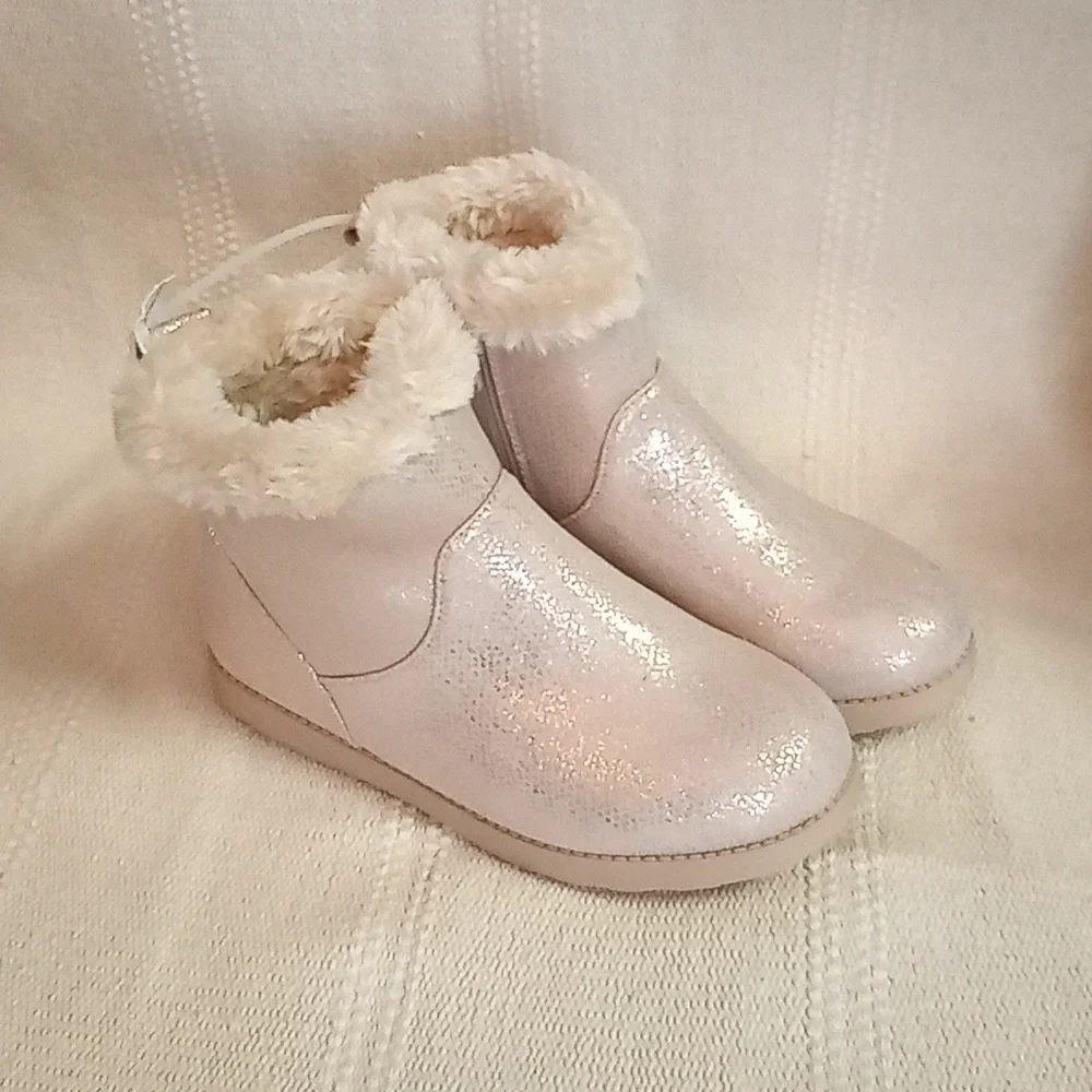 Nwot pink metallic booties