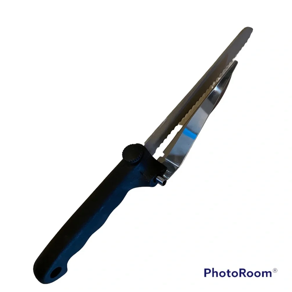 Serrated Knife with Adjustable Slicing Guide