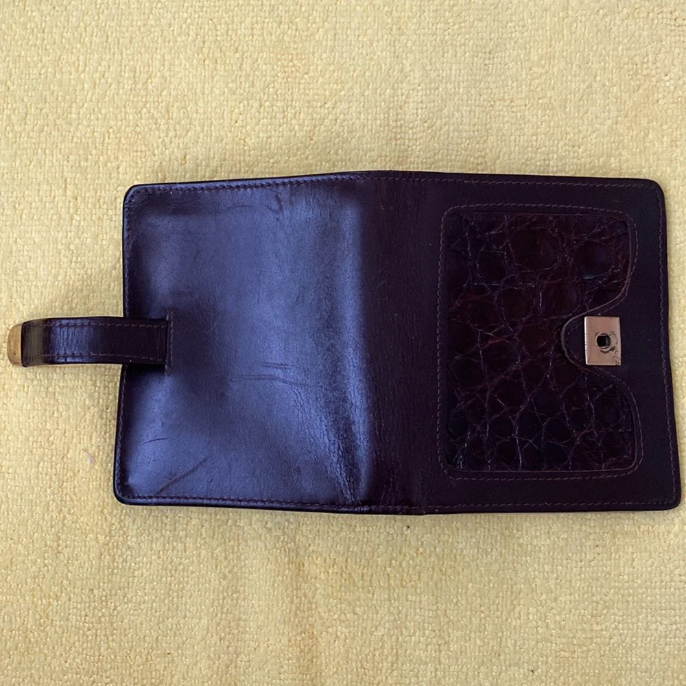 N/A leather wallet