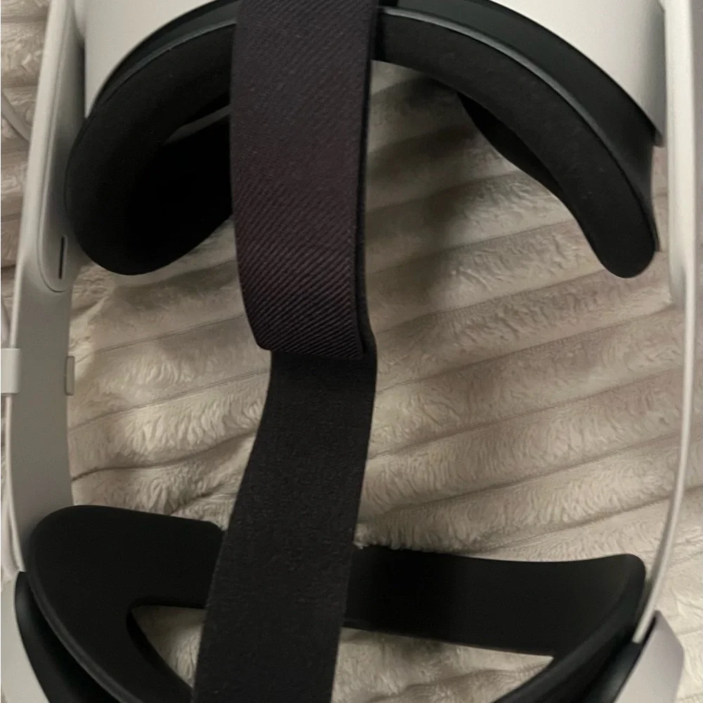 Meta quest 2 64gb with carry case and extended battery