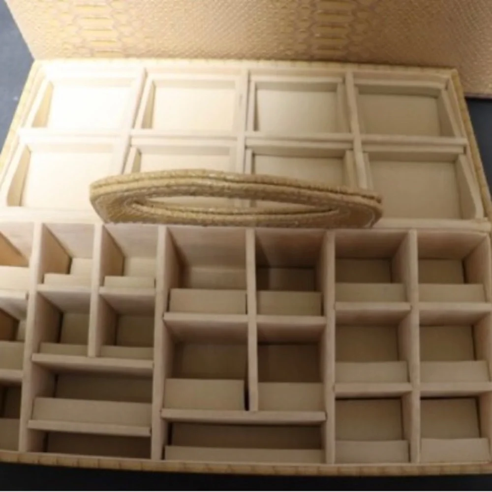 Makeup Case Vintage New? w/mirror removable tray & 4 plastic bottles with lids