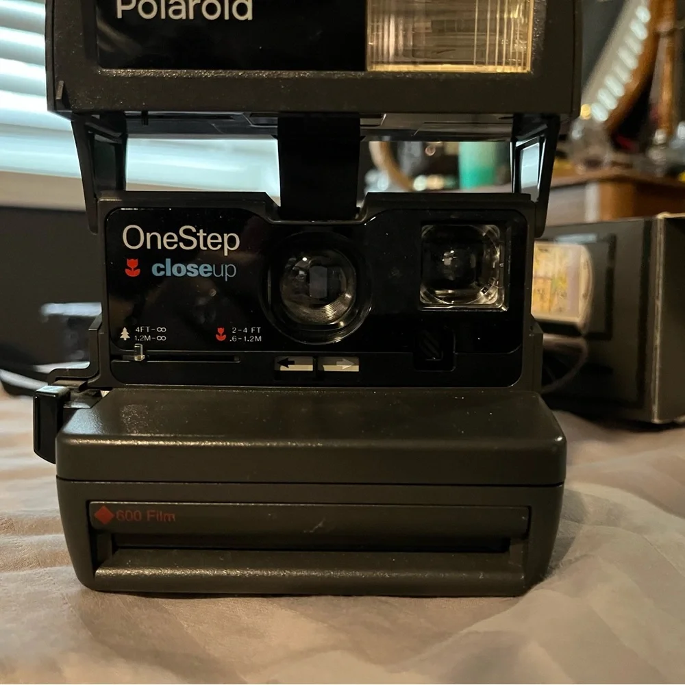Polaroid black camera