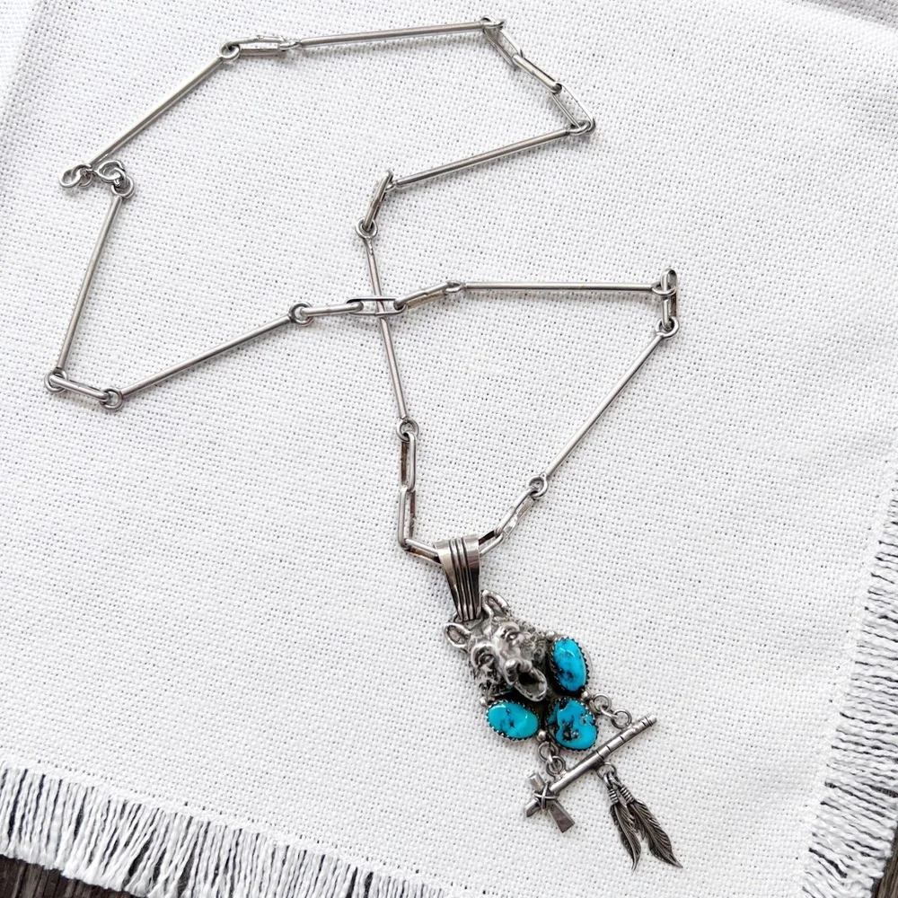Vintage details hangs