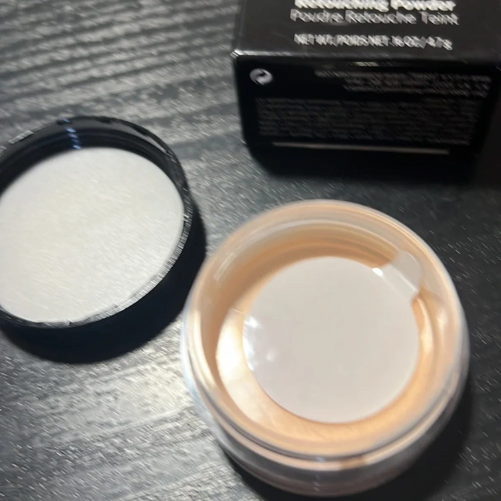 🌙💕Bobbi Brown Peach Retouching Powder