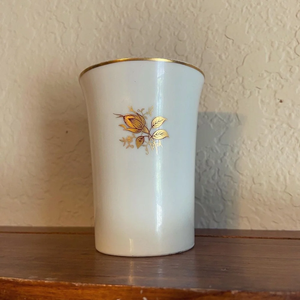 Dainty Hollywood Regency Vanity Cup