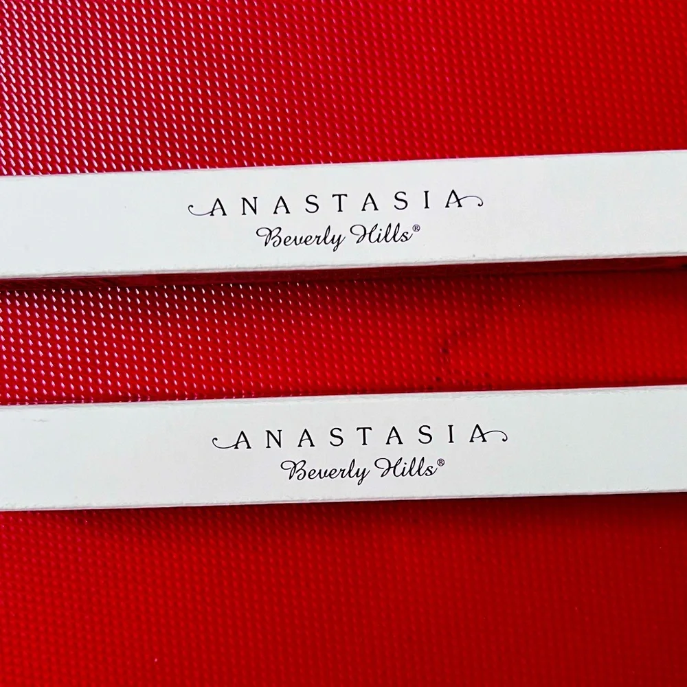 Anastasia Beverly Hills box “seal eyeliner