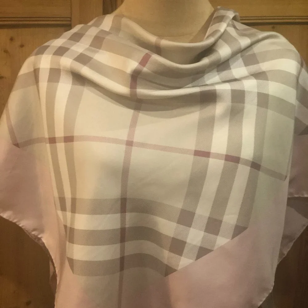 NWTS Vintage Burberry Horseferry Pale Rosewood Check Silk Scarf 34” Square