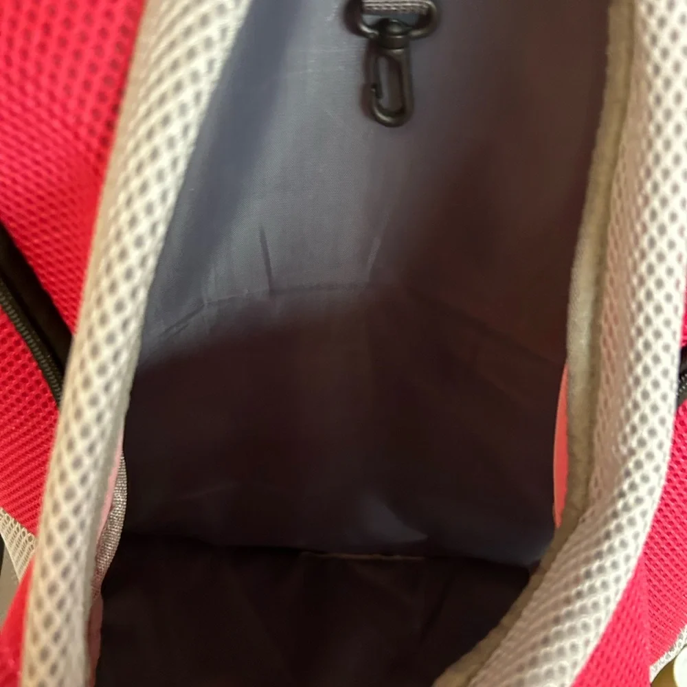 Dog carrier brand new !