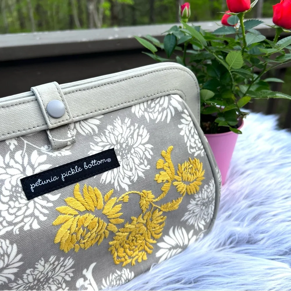 Petunia Pickle Bottom Cross Town Clutch Diaper Bag, NWOT