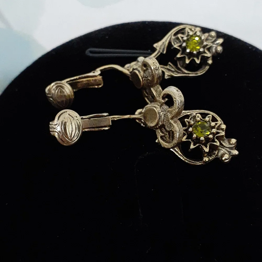 Vintage Sarah Coventry Clip On Dangle Earrings