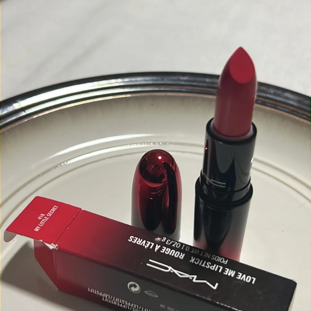MAC Cosmetics size brand long