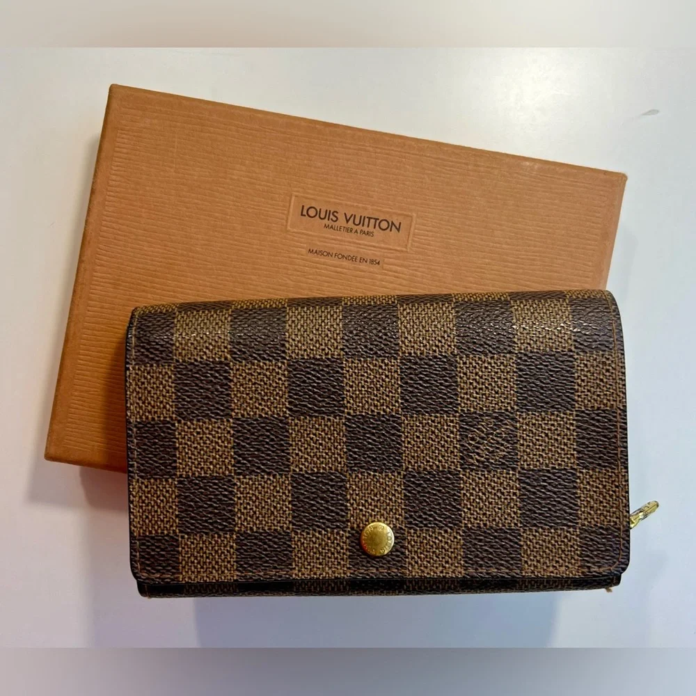 Louis Vuitton life leather
