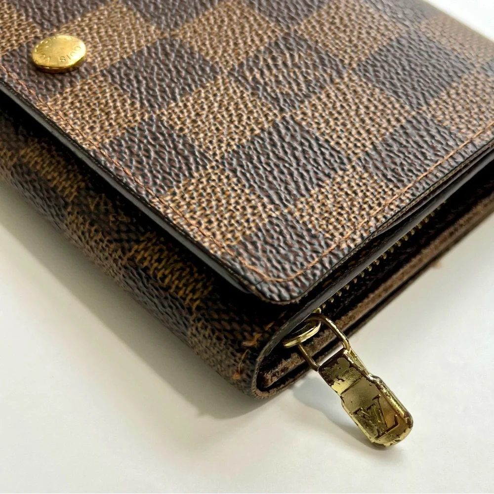 Louis Vuitton wallet compartments